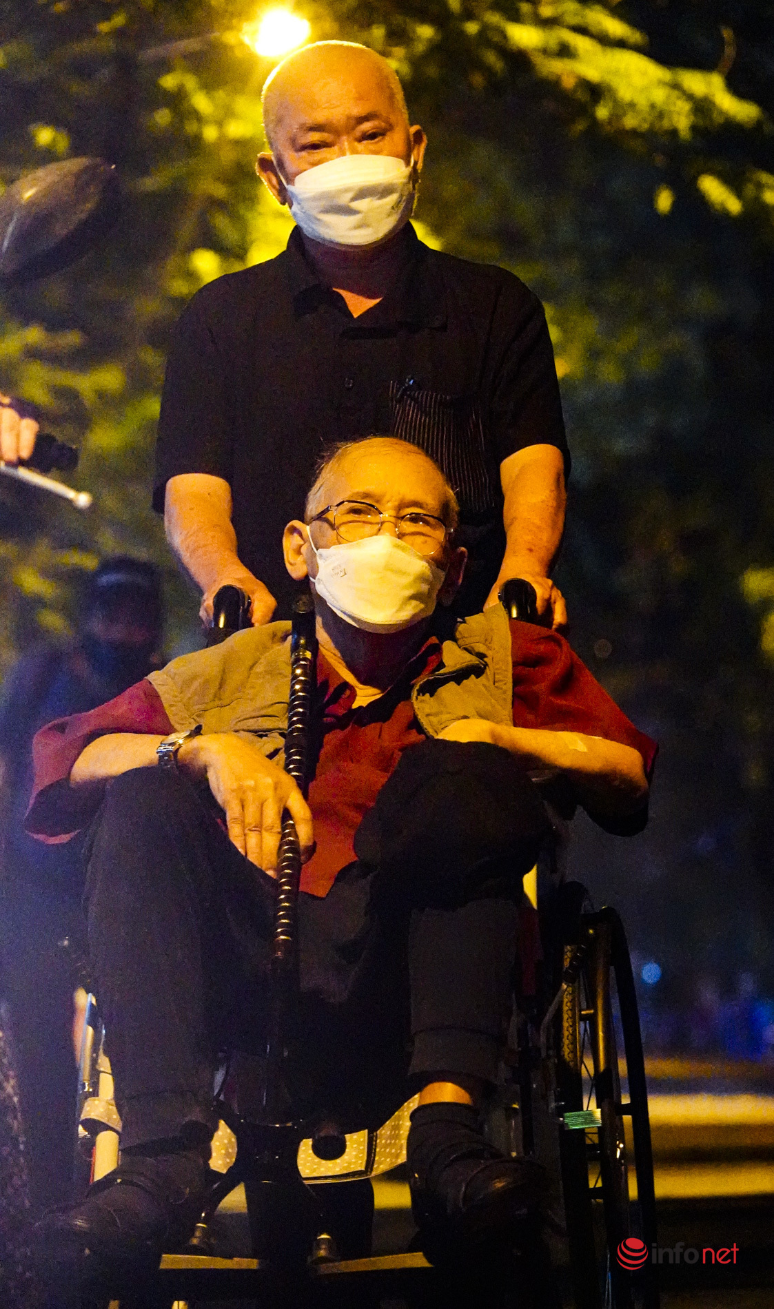 Hà Nội: Đưa hơn 100 F1 tại Bệnh viện Việt Đức đi cách ly trong đêm