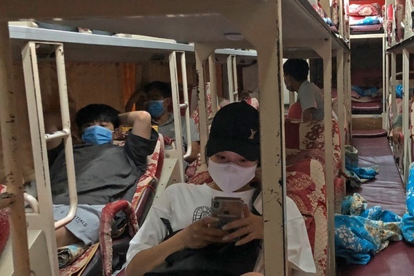 Xe giường nằm ''chui'' định đưa 10 khách từ Hà Nội không xét nghiệm về miền Trung, tài xế sẽ bị phạt nặng