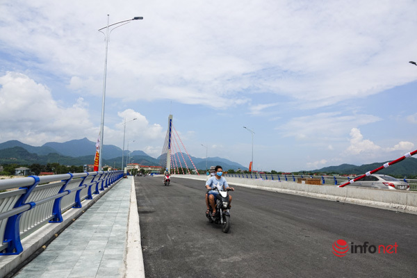 Toàn cảnh cây cầu gần 600 tỷ nối 2 bờ sông Đà vừa thông xe