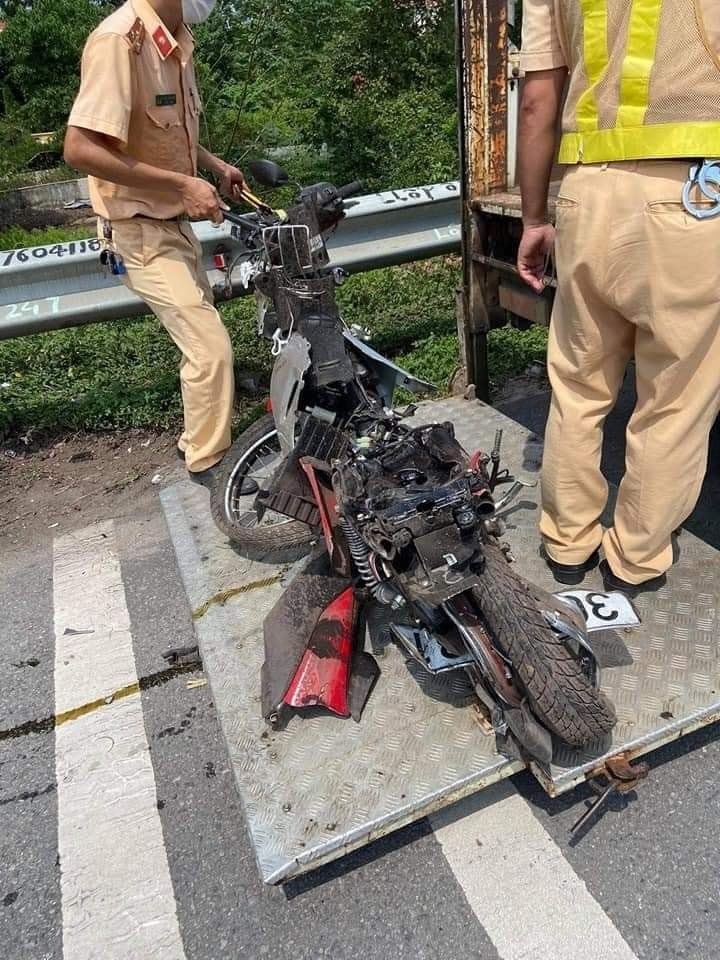 Tranh cãi sau tai nạn kinh hoàng trên cao tốc Hà Nội - Bắc Giang