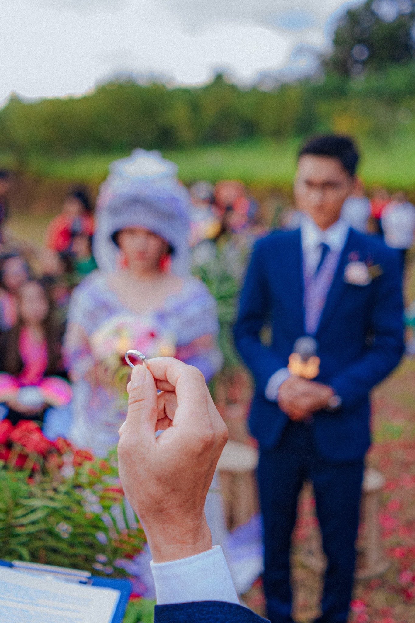 Đám cưới 'siêu lãng mạn' giữa mây trời Tây Bắc của cô dâu H'Mông và chú rể Sài thành