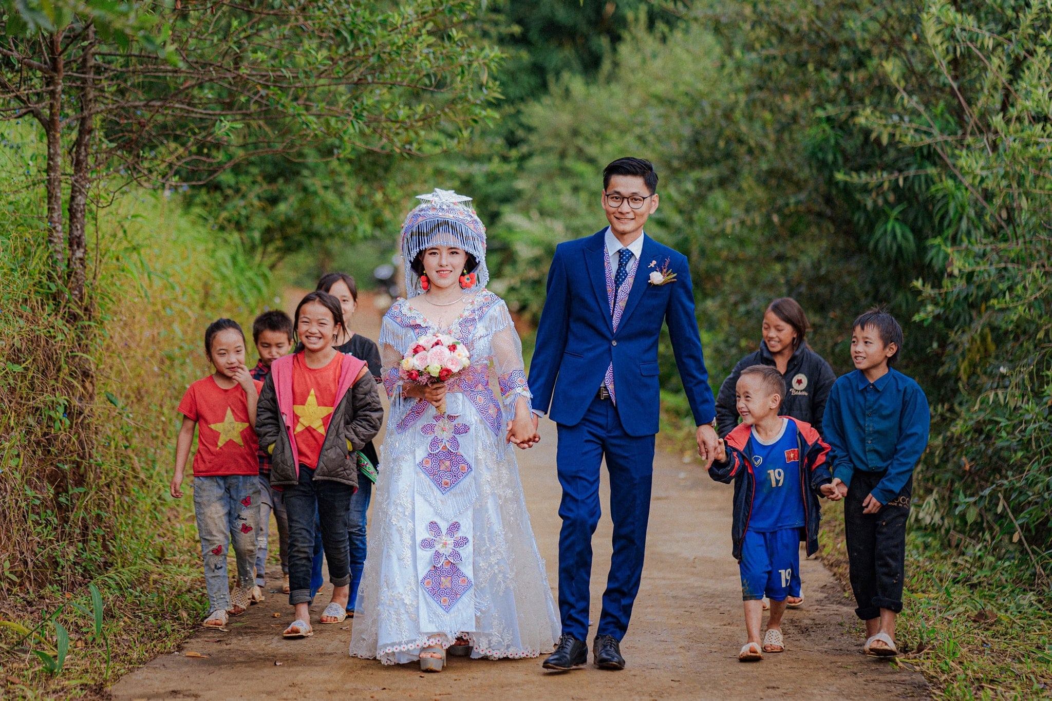 Đám cưới 'siêu lãng mạn' giữa mây trời Tây Bắc của cô dâu H'Mông và chú rể Sài thành