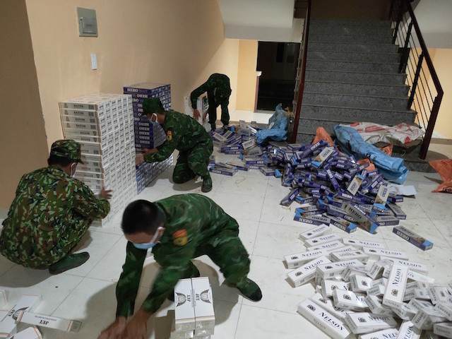 Bắt giữ hàng ngàn bao thuốc lá lậu ở biên giới tỉnh An Giang