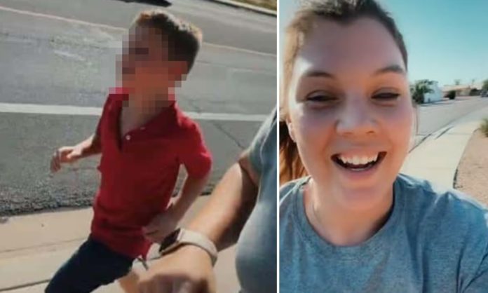 Bà mẹ gây phẫn nộ vì phạt con trai 5 tuổi chạy dưới trời nắng hơn 40 độ C