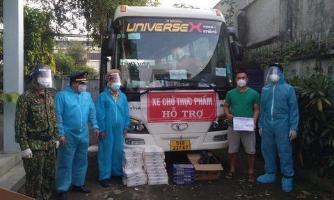 TP Hồ Chí Minh: Nhiều xe tải lợi dụng mã QR “luồng xanh” chở thuốc lá lậu