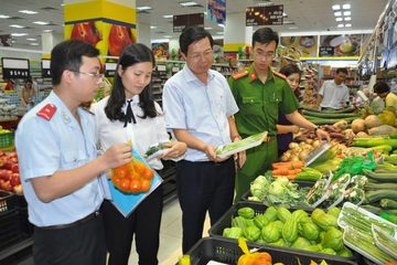 Hà Nội: Quận Tây Hồ tăng cường kiểm tra, giám sát an toàn thực phẩm