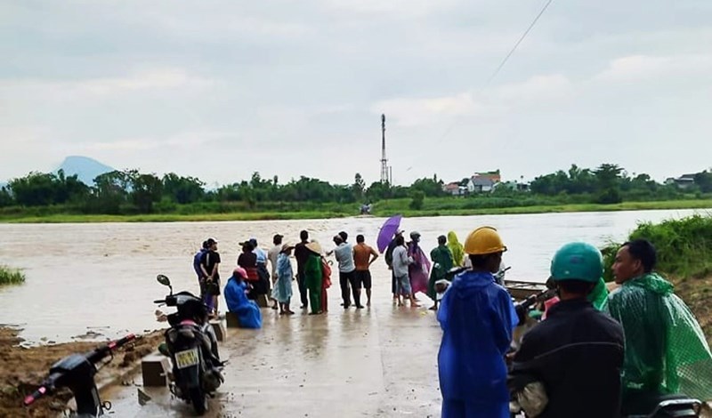 Quảng Nam: 4 người bị nước lũ cuốn, 1 người mất tích