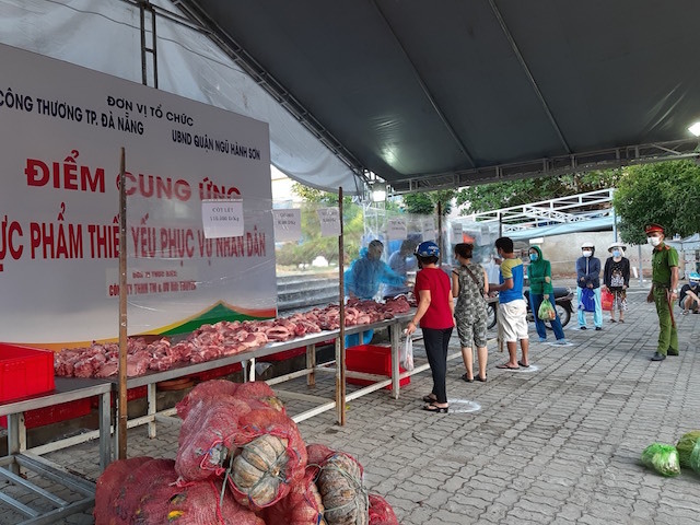 Giám sát an toàn thực phẩm tại các cơ sở cung cấp suất ăn cho bệnh viện Đà Nẵng và các khu cách ly tập trung