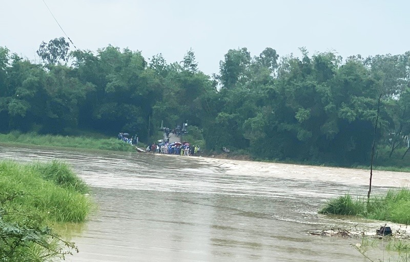 Mưa lớn sau bão, 2 người ở Yên Bái bị nước lũ cuốn mất tích