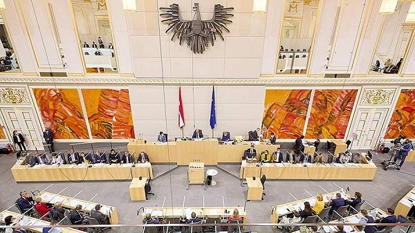 Nghị sĩ Áo bất ngờ ngất xỉu tại cuộc họp quốc hội