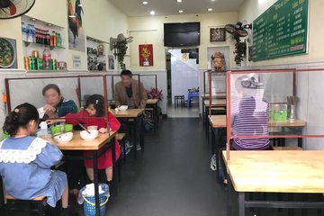 Chuyên gia dự báo gì khi Hà Nội cho phép nhà hàng, quán ăn, cà phê được phục vụ tại chỗ