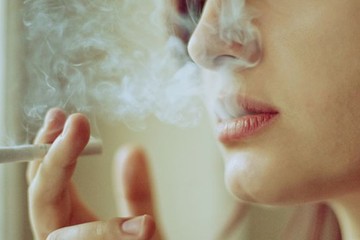 Tỷ lệ hút thuốc lá ở phụ nữ trưởng thành tăng hơn trước