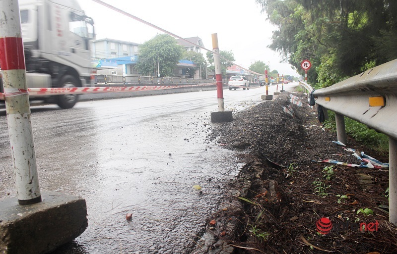 QL 1A sụt lún, sạt lở đất đá chia cắt đường giao thông huyện miền núi Nghệ An