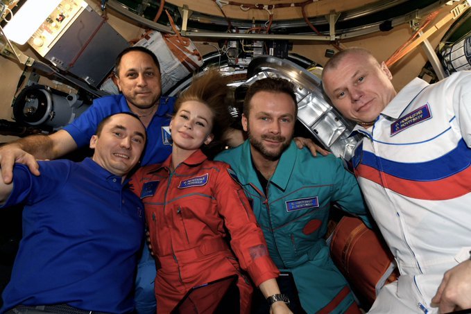Lần đầu tiên đưa diễn viên lên trạm vũ trụ quay phim ngoài Trái Đất