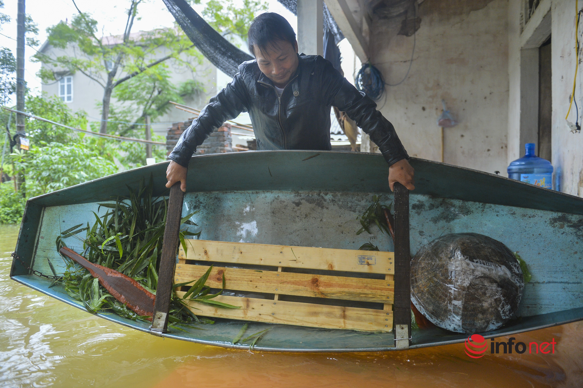 Hà Nội: Nước sông lên cao, hàng trăm hộ dân ở Chương Mỹ bị ngập nặng