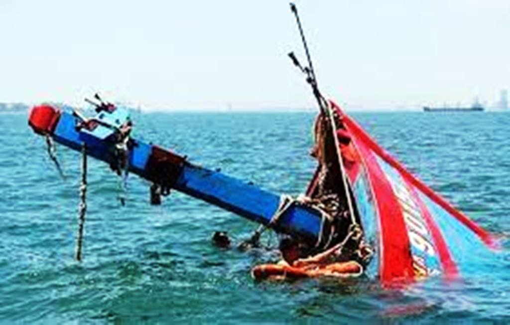 Nghệ An: Giúp người khác khắc phục tàu chìm, một ngư dân mắc kẹt dưới nước tử vong