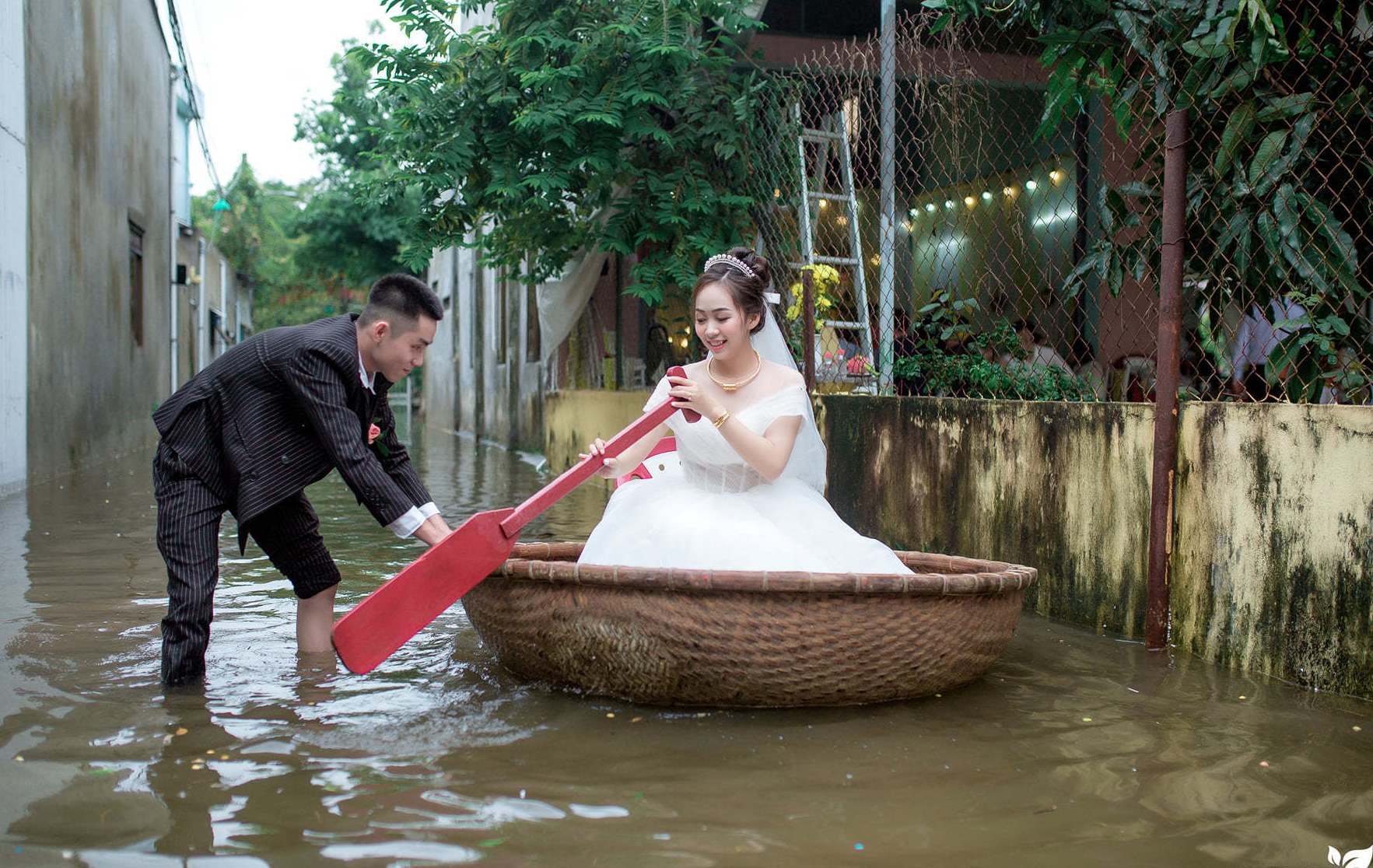 Độc đáo đám cưới rước dâu bằng thuyền thúng ở Quảng Ngãi