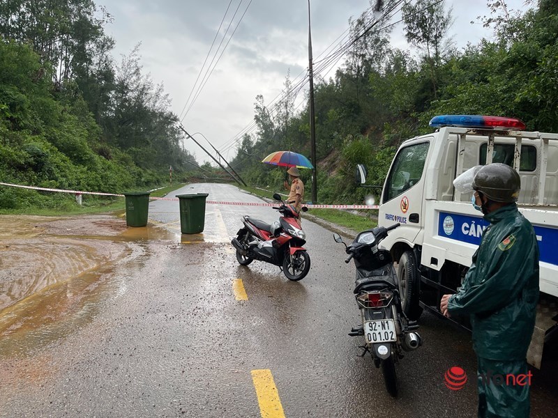 Quốc lộ 1A qua Quảng Nam thông tuyến, giao thông ở miền núi lại bị chia cắt vì sạt lở