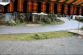 Clip kinh hoàng xe ô tô ôm cua lấn làn húc bay người đi xe máy ở Lâm Đồng
