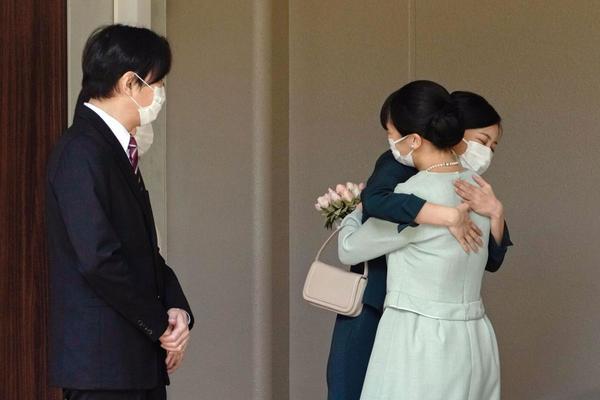 Công chúa Nhật Bản kết hôn, người níu giữ trái tim cô suốt 9 năm là ai?
