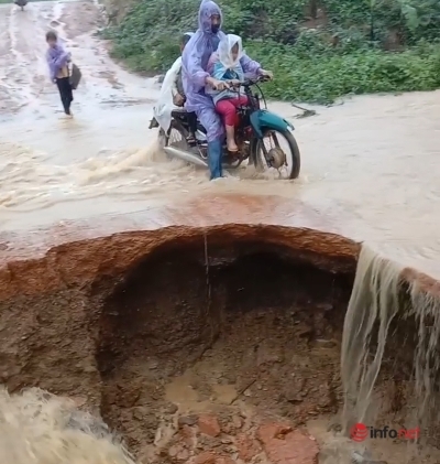 Đắk Lắk: Đường sá, cầu cống ngập sâu, sạt lở, giao thông ách tắc