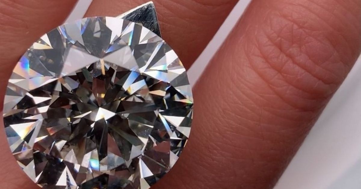 Kim cương cực hiếm trị giá 2,7 triệu USD 'bị vứt vào thùng rác' vì chủ nhầm là đồ giả