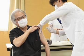 Chiến dịch tiêm mũi vắc xin Covid-19 tăng cường 'khác thường' của Nhật Bản