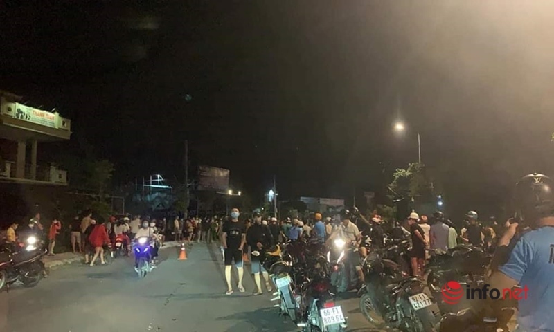 Hiện trường vụ tai nạn ô tô tông hàng loạt xe máy, 3 người thương vong ở Quảng Nam