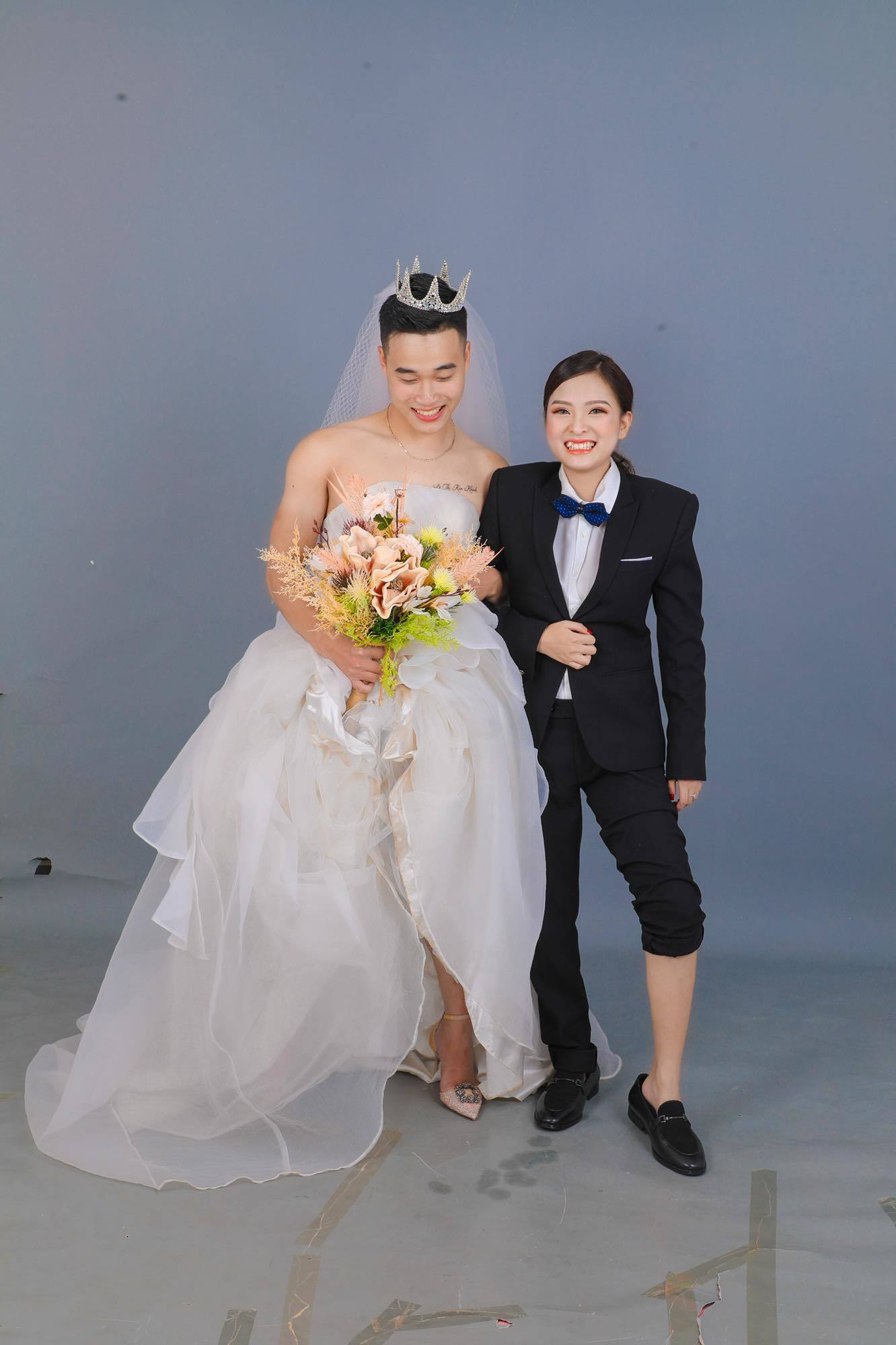 Cặp đôi Thái Nguyên 'gây bão' mạng khi khoe ảnh cưới đổi vai 'độc lạ'