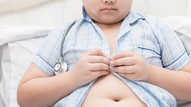 Những sai lầm của cha mẹ biến con thành 'tiểu Sumo', giảm cân không nổi