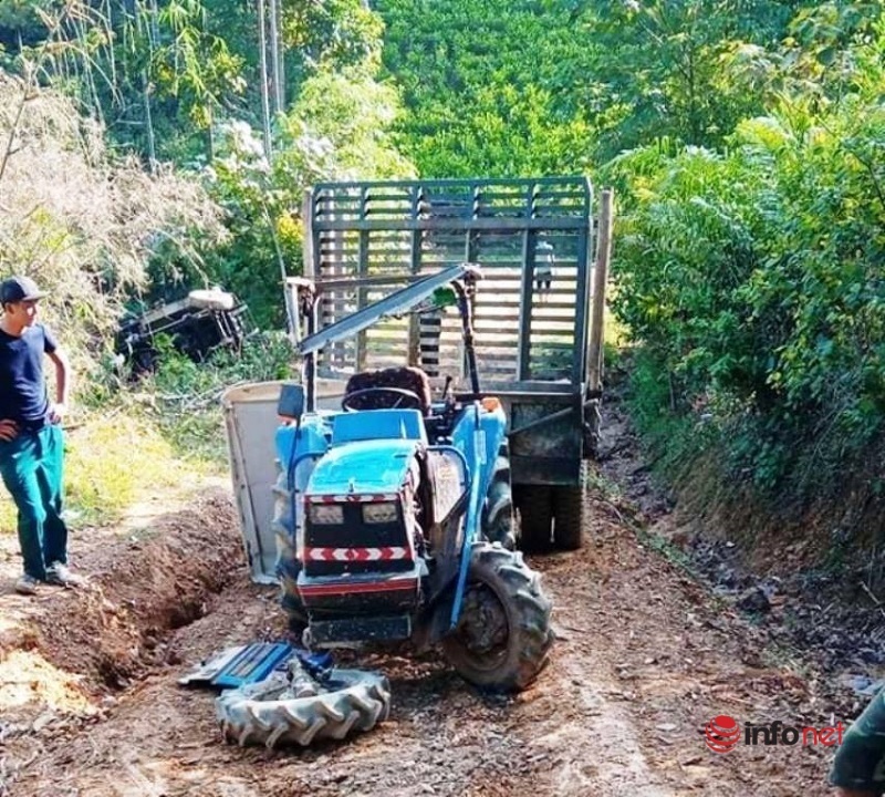 Máy cày lắp moóc chở keo 'tung hoành' ở Nghệ An