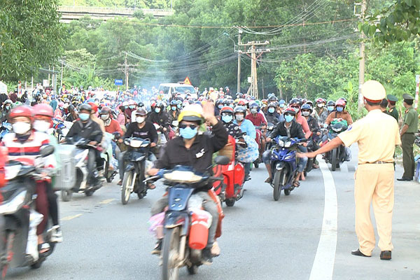 Tăng cường quản lý phương tiện giao thông, hỗ trợ người dân đi qua Thừa Thiên Huế