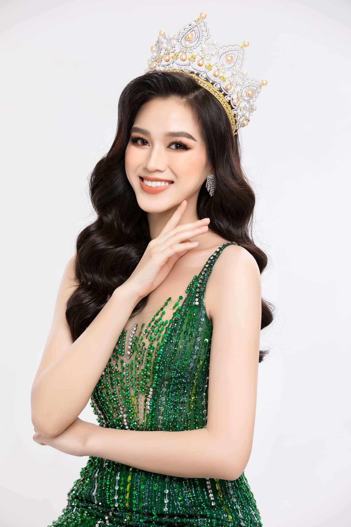Chinh phục Miss World 2021, Hoa hậu Đỗ Thị Hà tự tin 'giao tiếp tiếng Anh đạt 8/10'!