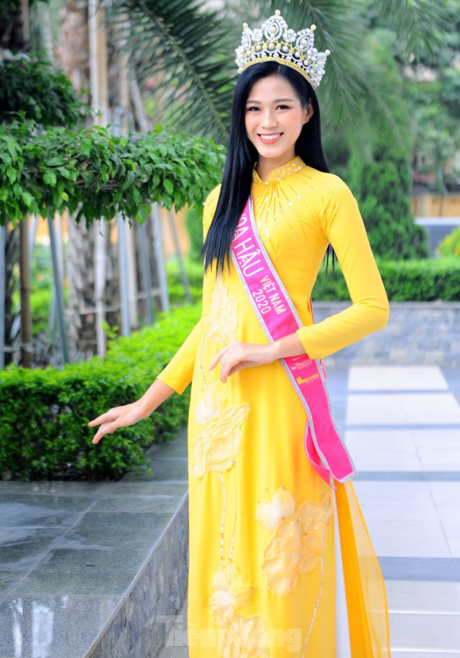 Chinh phục Miss World 2021, Hoa hậu Đỗ Thị Hà tự tin 'giao tiếp tiếng Anh đạt 8/10'!