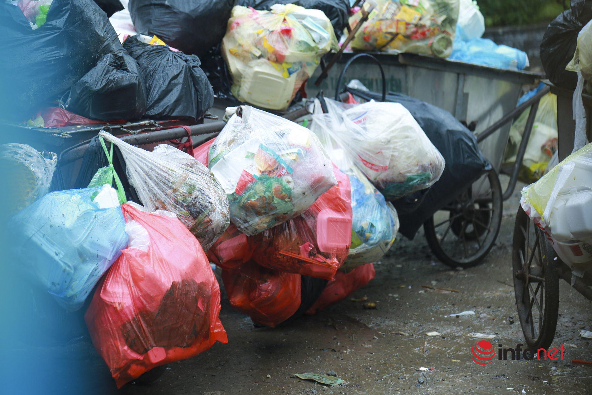 Ùn ứ rác tại Hà Nội: Khi nào Bãi Nam Sơn tiếp nhận rác trở lại?