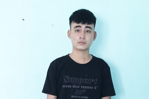 Quảng Nam: Tạm giữ 'ma men' cầm dao rượt đuổi công an xã