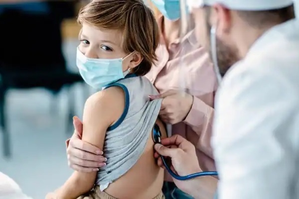 Chuyên gia Nhi khoa 'bác' tin đồn vắc xin Covid-19 gây vô sinh, ảnh hưởng dậy thì ở trẻ