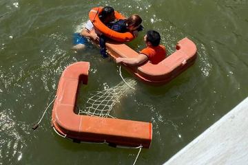 Một phụ nữ được cứu sống khi nhảy cầu cảng tự tử