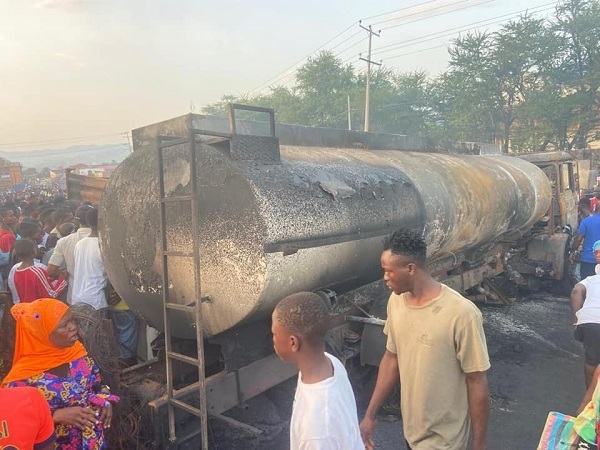 Video vụ nổ xe bồn kinh hoàng khiến hơn 100 người thiệt mạng ở Sierra Leone