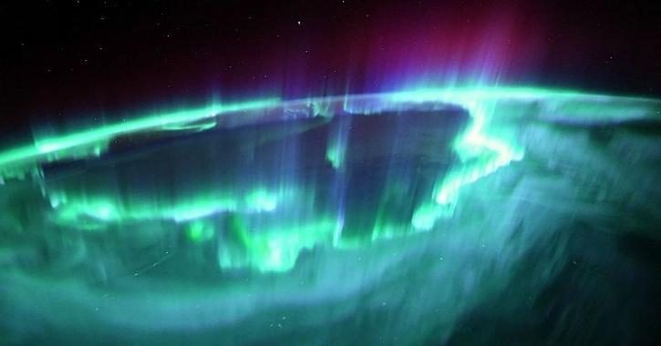 Bức ảnh cực quang Trái đất xanh rực rỡ tuyệt đẹp nhìn từ Trạm vũ trụ quốc tế