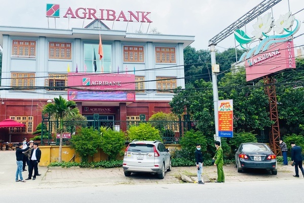 Bắt 2 đối tượng từ Hà Nội đi Lào Cai đòi nợ thuê, đánh nữ nhân viên ngân hàng