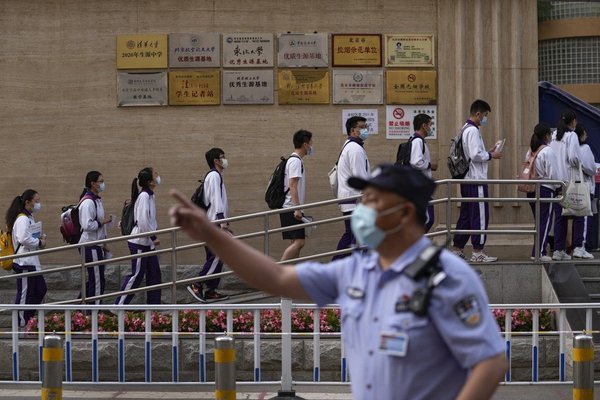 Bạo lực học đường khiến nam sinh 13 tuổi qua đời thương tâm ở Trung Quốc