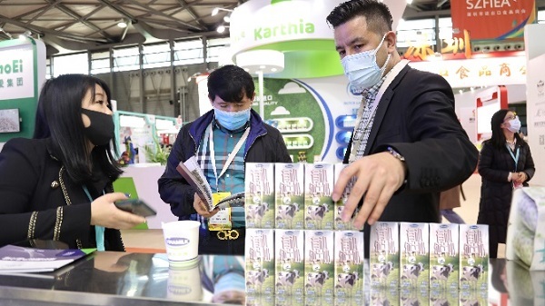 Vinamilk ra mắt sữa tươi organic 'tiêu chuẩn kép' trong triển lãm quốc tế hàng đầu tại Thượng Hải
