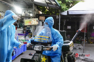 Ổ dịch nóng ở Hà Nội thêm nhiều F0 từ cộng đồng, xe máy 'đặc biệt' đi phun khử khuẩn tận ngõ ngách