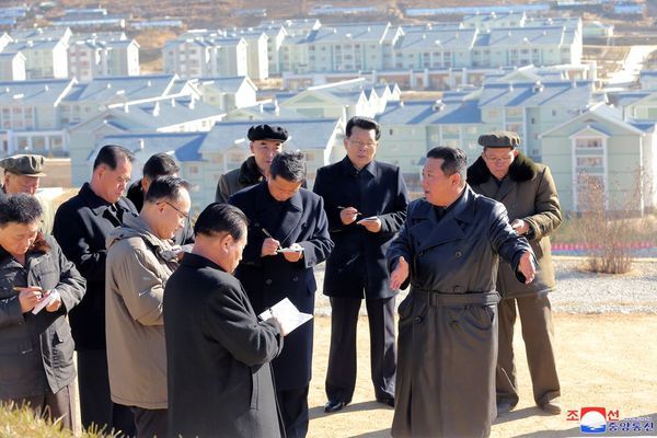 Chủ tịch Triều Tiên Kim Jong-un xuất hiện sau 35 ngày vắng bóng