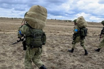 Nga điều thêm lính dù tới bán đảo Crimea, phản đối Anh hỗ trợ cho hải quân Ukraine