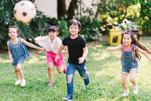 Dùng cách này trẻ mải chơi đến mấy cũng tự giác về nhà