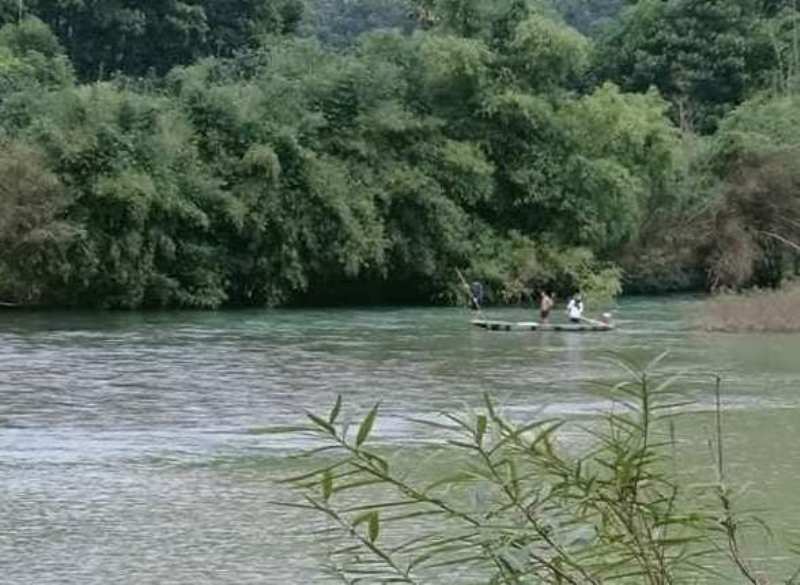 Tìm thấy thi thể bé trai 2 tuổi trên sông Ngàn Sâu, nghi bị đuối nước khi theo anh đi bắt cá