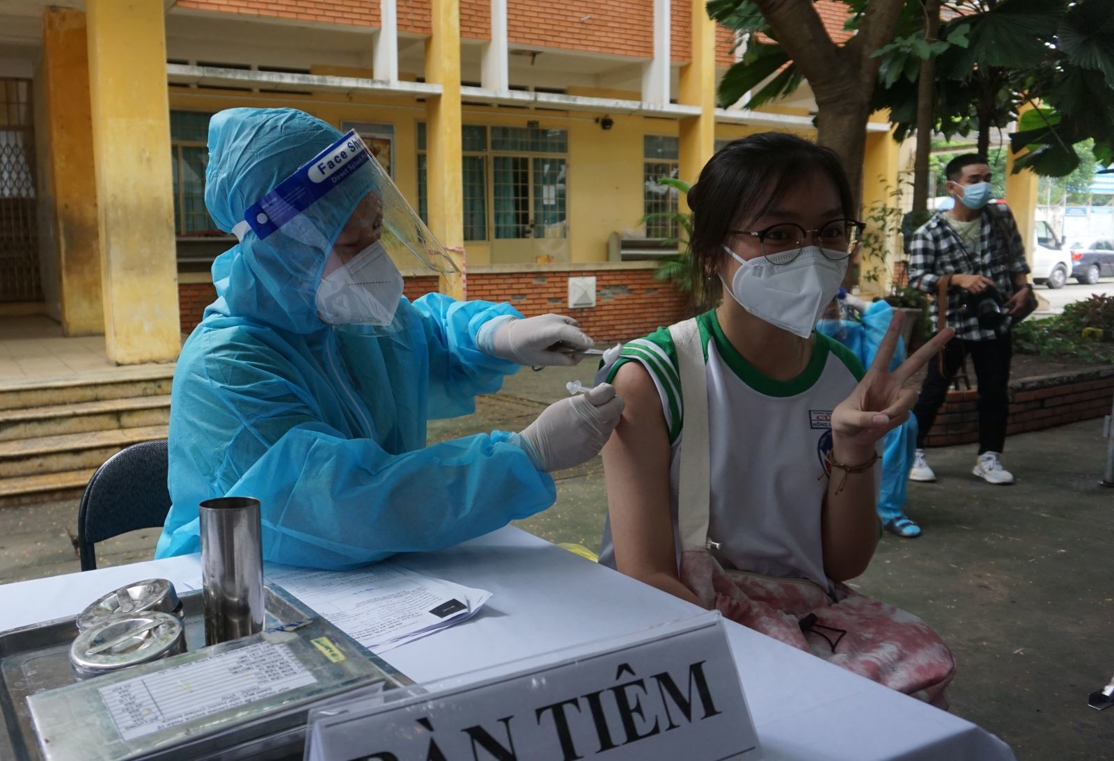 Sáng nay học sinh THPT tại Hà Nội bắt đầu được tiêm vắc xin