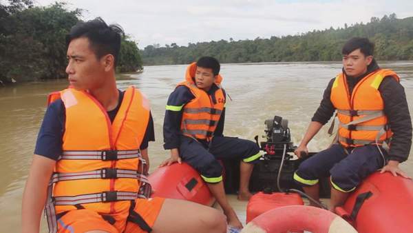 Thiếu niên 16 tuổi nhảy xuống sông Sêrêpốk, tìm kiếm 2 ngày chưa thấy